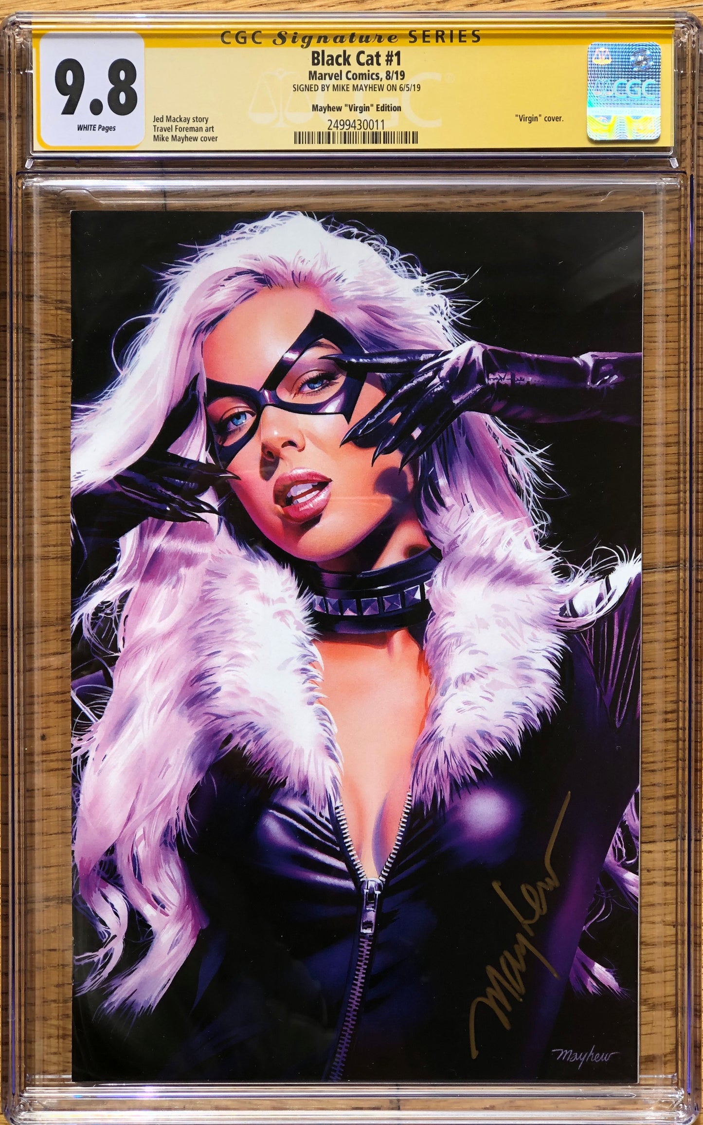 Black Cat - Vol3 #1 - Cover M - Mike Mayhew Virgin Variant - CGC Signature Grade 9.8