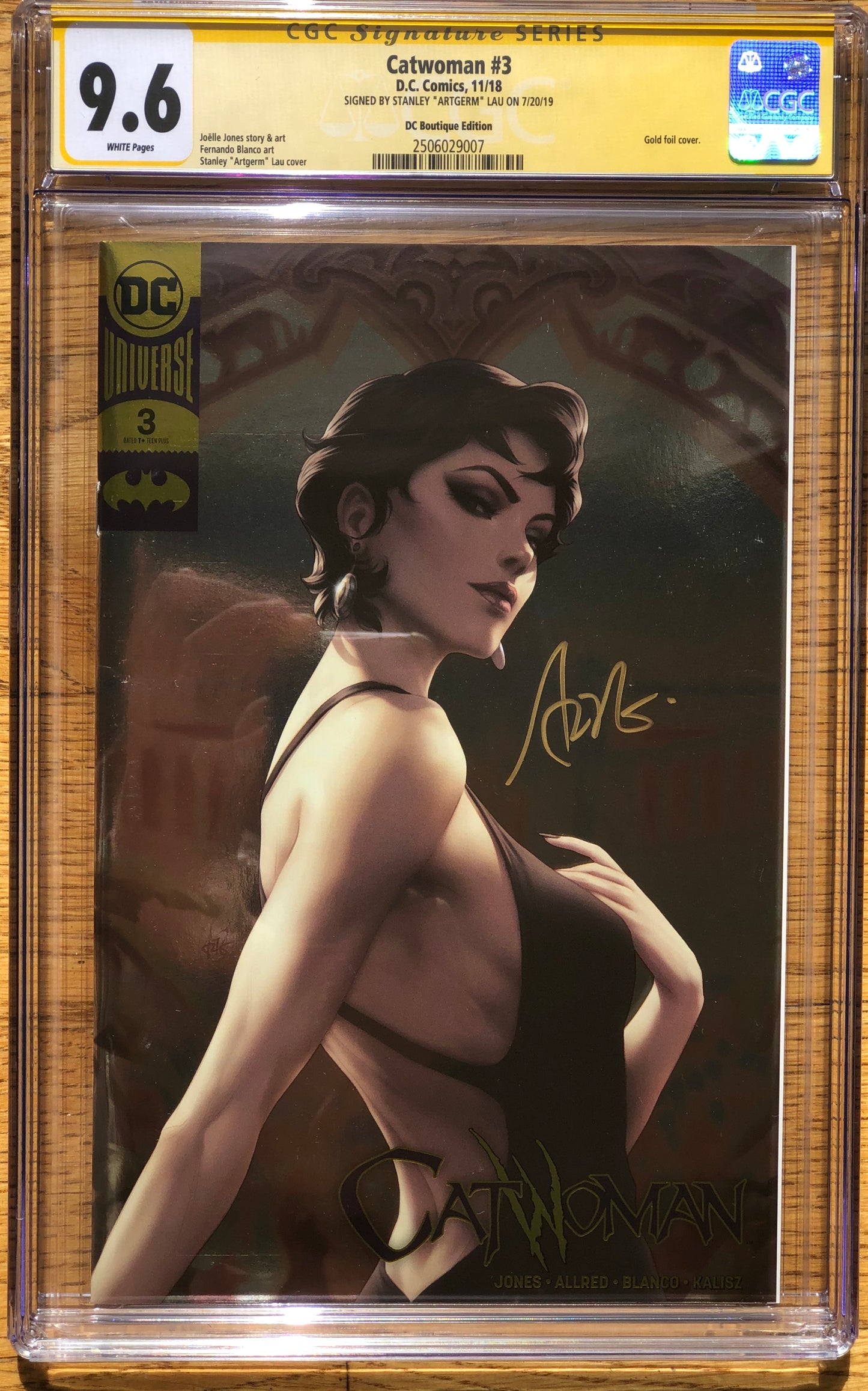 Catwoman Vol5 #3 - Cover B - Gold Foil - Stanley Artgerm Lau Variant CGC 9.6 Signature Series