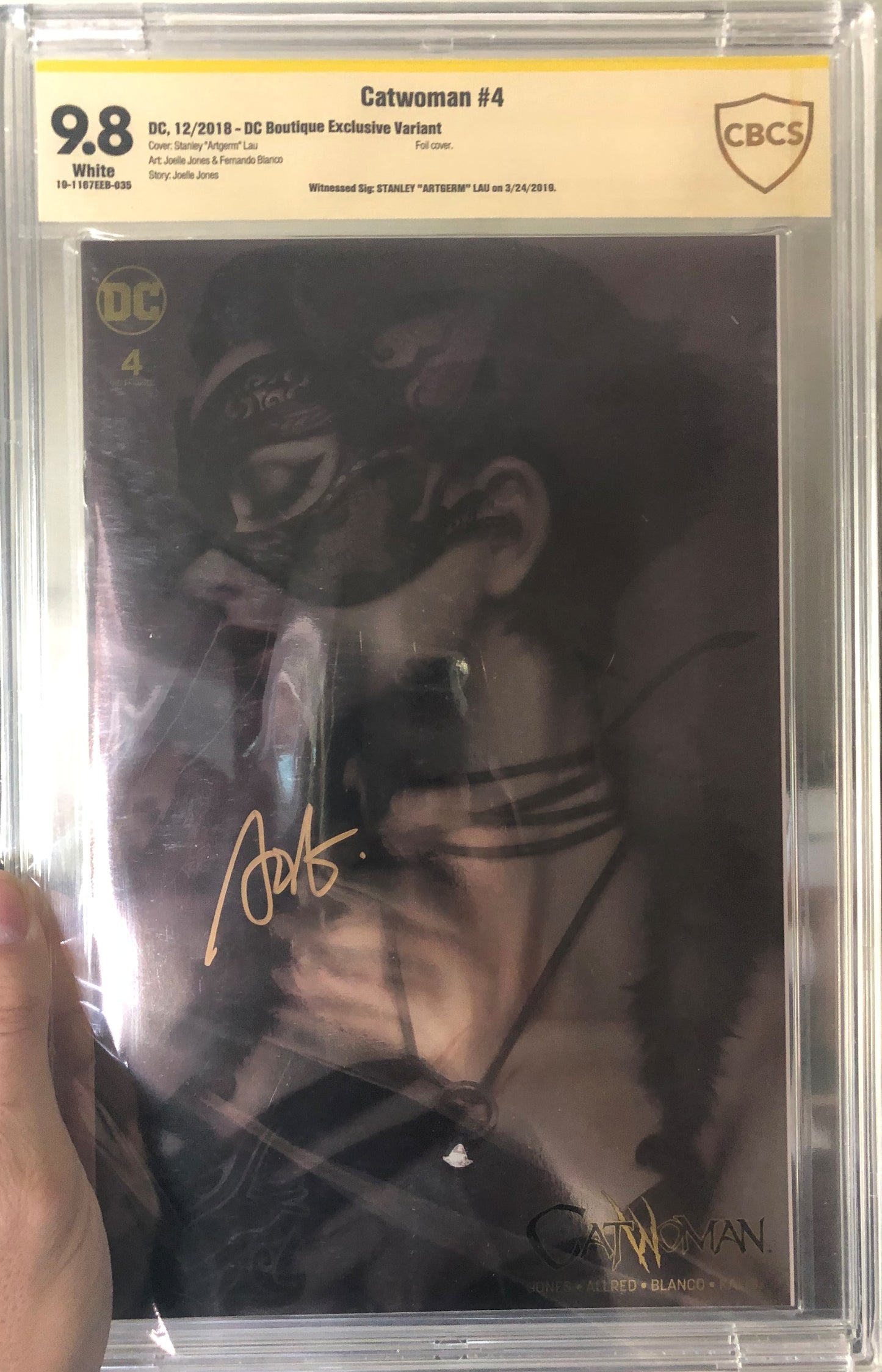 Catwoman #4 - CBCS 9.8 Signed by Stanley Artgerm Lau